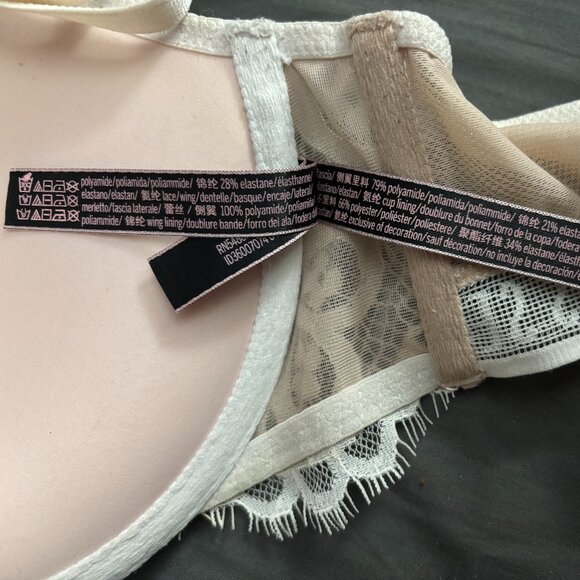 Romantic Victoria's Secret Cream and White Lace Push-Up Bra with Underwire - Picture 8 of 11